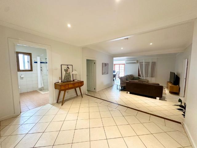 To register & apply for this property, please use this link: snug. com/
