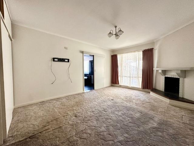 To register & apply for this property, please use this link: snug. com/