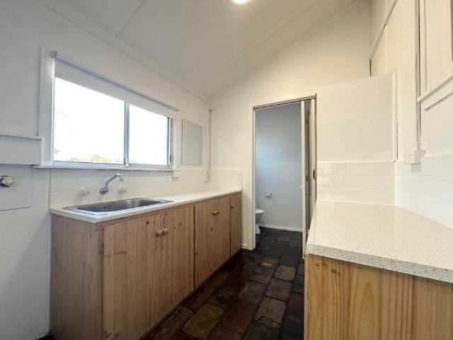 To register & apply for this property, please use this link: snug. com/
