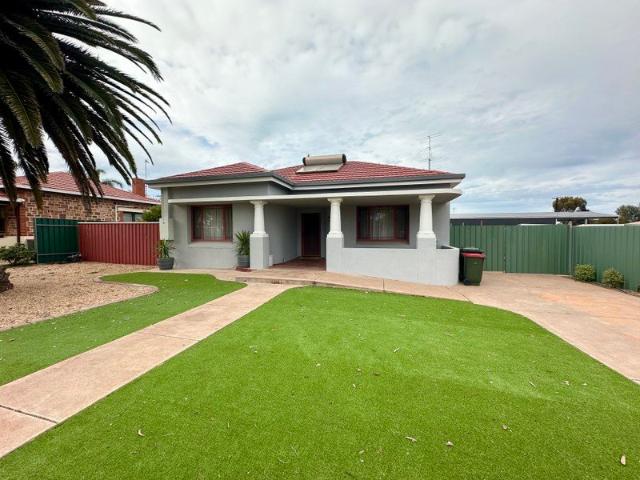 To register & apply for this property, please use this link: snug. com/