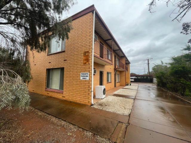 To register & apply for this property, please use this link: snug. com/