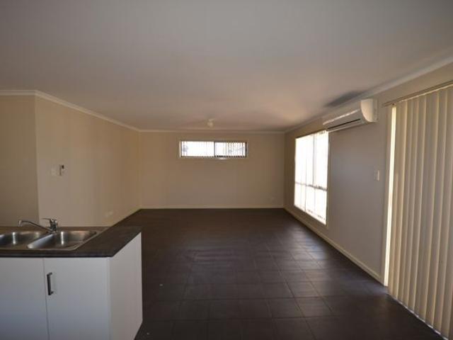 To register & apply for this property, please use this link: snug. com/