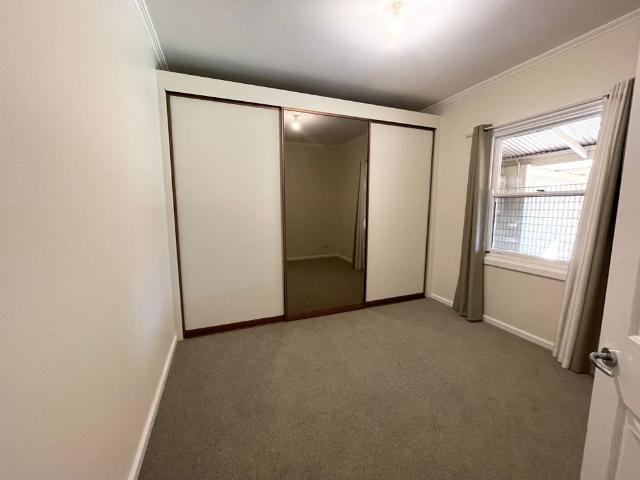 To register & apply for this property, please use this link: snug. com/