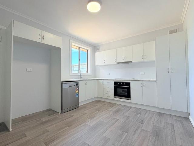 To register & apply for this property, please use this link: snug.com/
