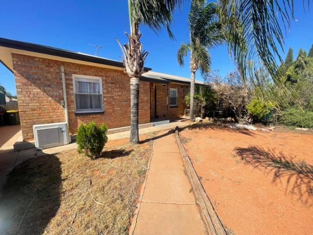 To register & apply for this property, please use this link: snug. com/