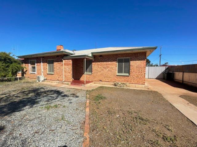 To register & apply for this property, please use this link: snug. com/