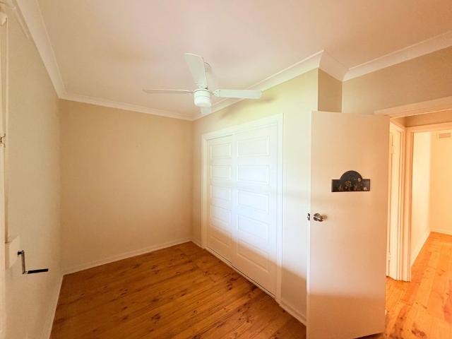 To register & apply for this property, please use this link: snug. com/