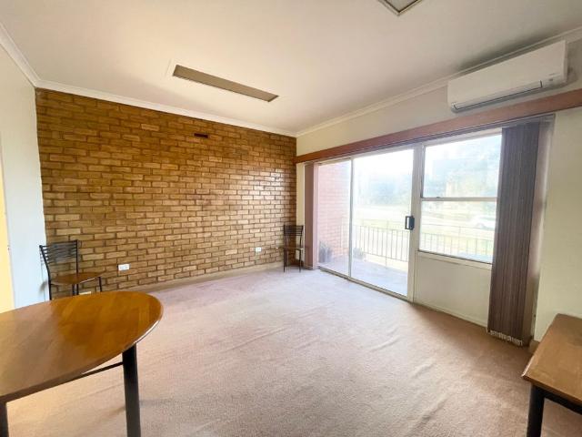 To register & apply for this property, please use this link: snug. com/