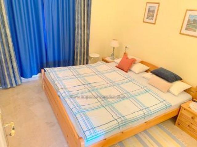 To spend a pleasant stay in Puerto de la Cruz we offer for rent a beautiful apartment fully furnished and equipped, with swimming pool