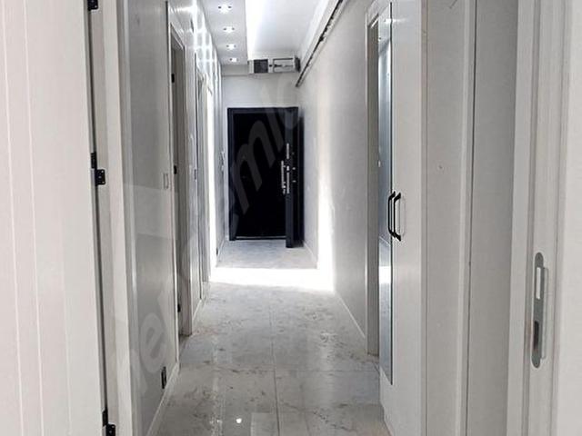 TOMBAKZADE BULVARI ARASOKAĞINDA EBEVEYN BANYOLU SIFIR KİRALIK2+1