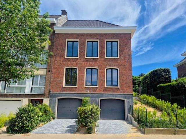 TOMBERG: RENOVATED HOUSE WITH 4 BEDROOMS +/ 187 M2 PEB: B