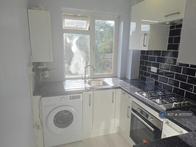 Tomlins Court, London, SE25 1 bed flat to rent £1,250 pcm £288 pw