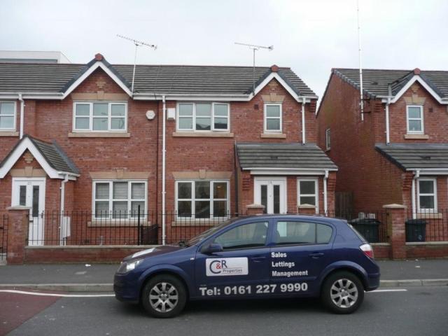 Tomlinson Street, Hulme, Manchester. 3 bed semi detached house to rent £1,785 pcm £412 pw