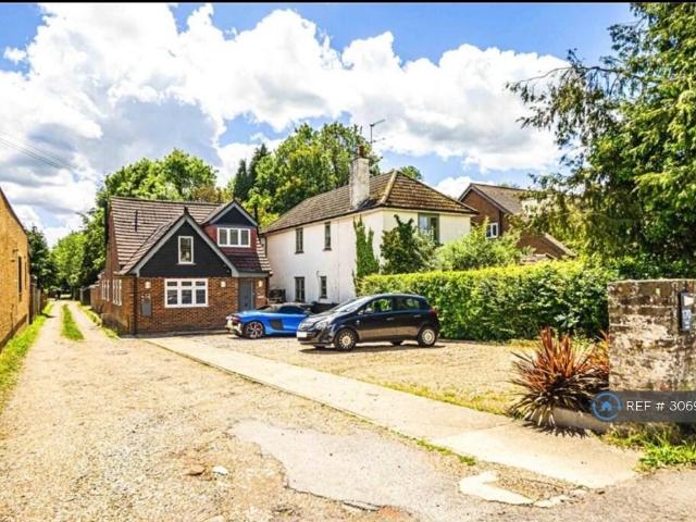 Toms Lane, Kings Langley, WD4 5 bed detached house to rent £4,000 pcm £923 pw