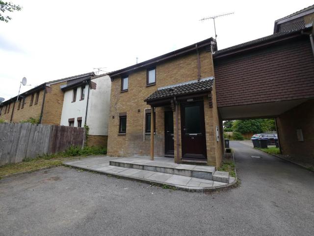Tomsfield, Hatfield AL10, 2 bed maisonette to rent, £1,450 pcm | PrimeLocation