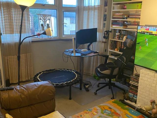 Tomswood Hill, Ilford IG6, 2 bed flat to rent, £1,600 pcm | PrimeLocation