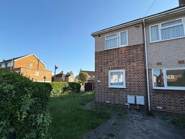 Tomswood Hill, Ilford IG6, 2 bed flat to rent, £1,725 pcm | PrimeLocation