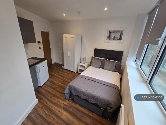 Tontine Street, Stoke On Trent, ST1 Studio to rent £600 pcm £138 pw