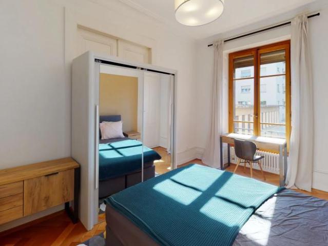 Ton nouveau chapitre commence ici Chambre meublée, emplacement de choix