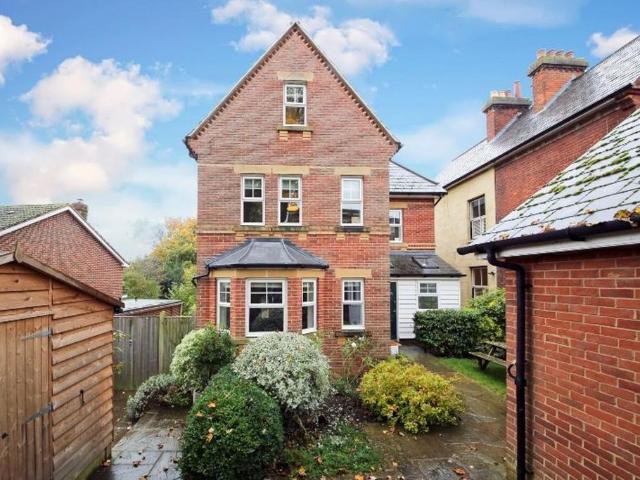 Tonbridge 5 bed townhouse to rent £4,000 pcm £923 pw