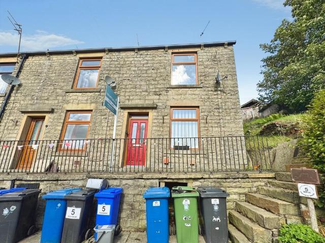 Tong End, Rochdale OL12 2 bed end of terrace house to rent £850 pcm £196 pw