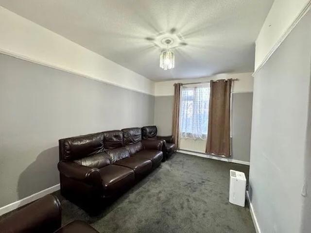 Tong Head Ave BL1