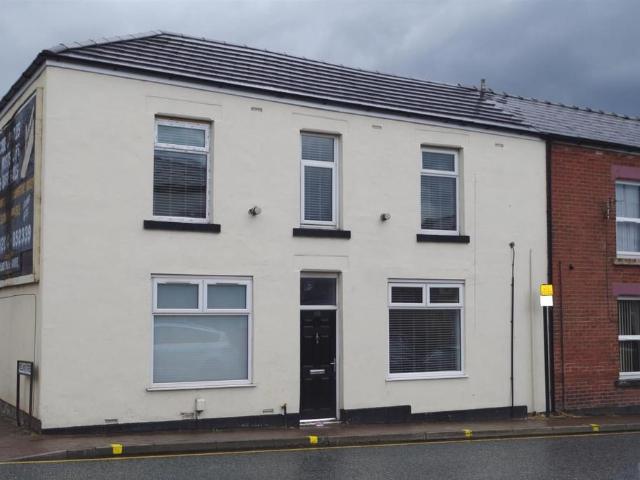 Tonge Moor Road, Bolton 1 bed flat to rent £750 pcm £173 pw