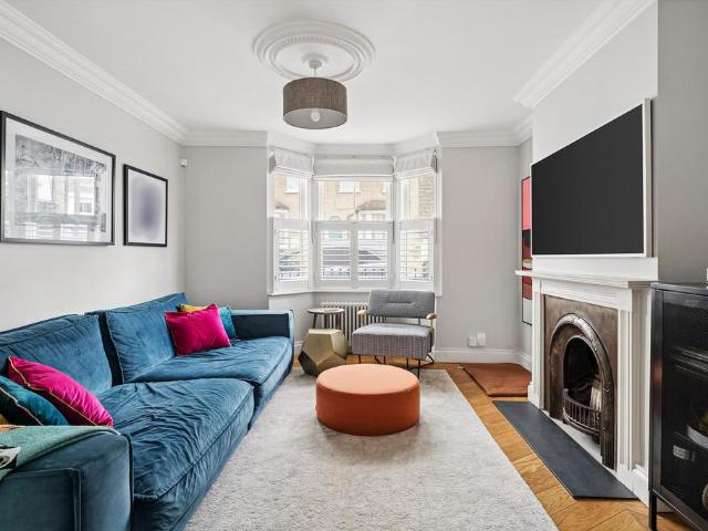 Tonsley Road, London SW18 3 bed terraced house to rent £4,500 pcm £1,038 pw