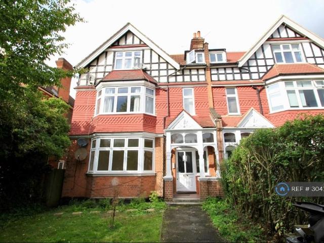 Tooting Bec Gardens, London, SW16 2 bed flat to rent £1,900 pcm £438 pw