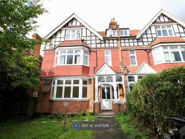 Tooting Bec Gardens, London SW16, 2 bed flat to rent, £1,900 pcm | PrimeLocation