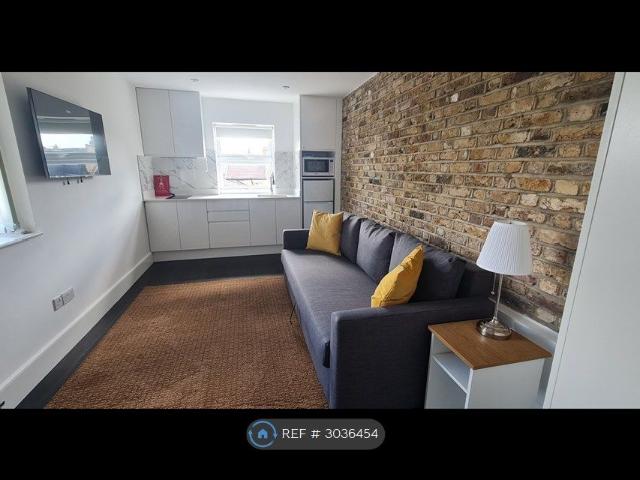 Tooting Bec, London SW17, Studio to rent, £1,450 pcm | PrimeLocation
