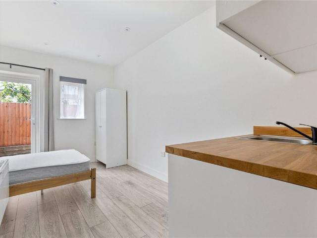 Tooting Bec Road, London SW17, Studio to rent, £1,350 pcm | PrimeLocation