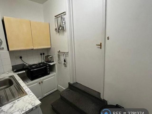 Tooting Broadway, London, SW17 Studio to rent £1,400 pcm £323 pw