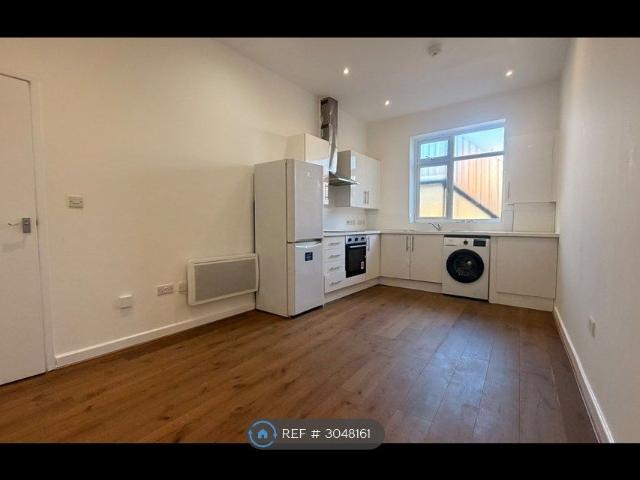 Tooting High St, London SW17, 1 bed flat to rent, £1,600 pcm | PrimeLocation
