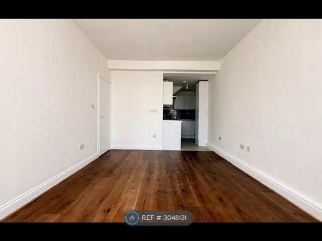 Tooting High St, London SW17, 1 bed flat to rent, £1,700 pcm | PrimeLocation