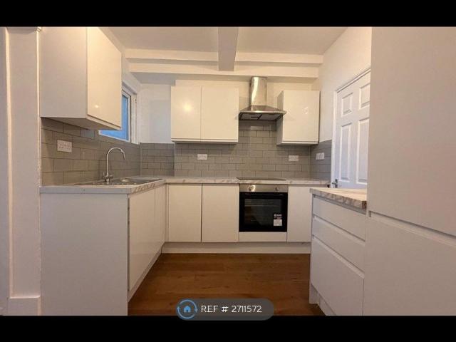 Tooting High St, London SW17, 1 bed flat to rent, £1,700 pcm | PrimeLocation