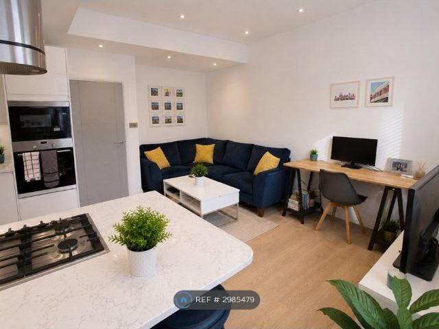 Tooting High St, London SW17, 1 bed flat to rent, £1,950 pcm | PrimeLocation