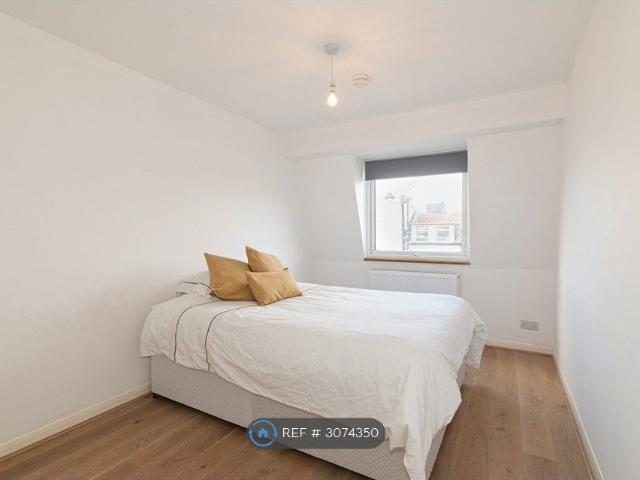 Tooting High Street, London SW17, 1 bed flat to rent, £1,700 pcm | PrimeLocation