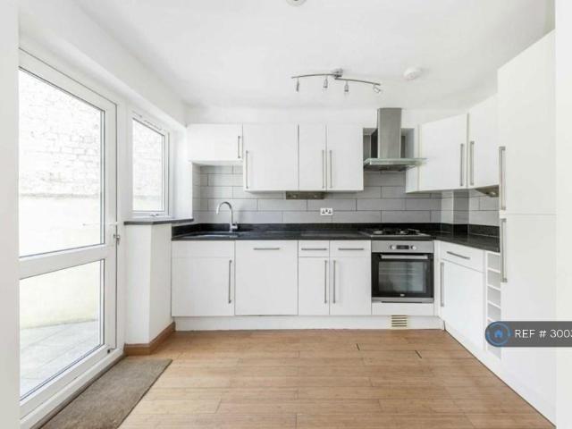 Tooting, London, SW17 3 bed end of terrace house to rent £3,000 pcm £692 pw