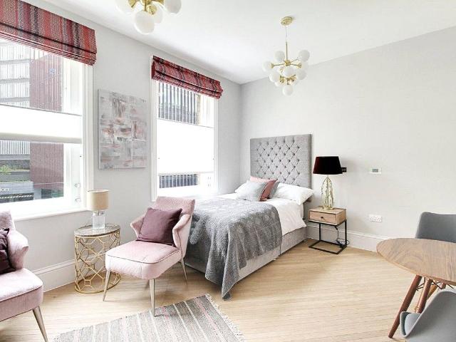 Tooley Street, London Bridge, London SE1, Studio to rent, £1,900 pcm | PrimeLocation