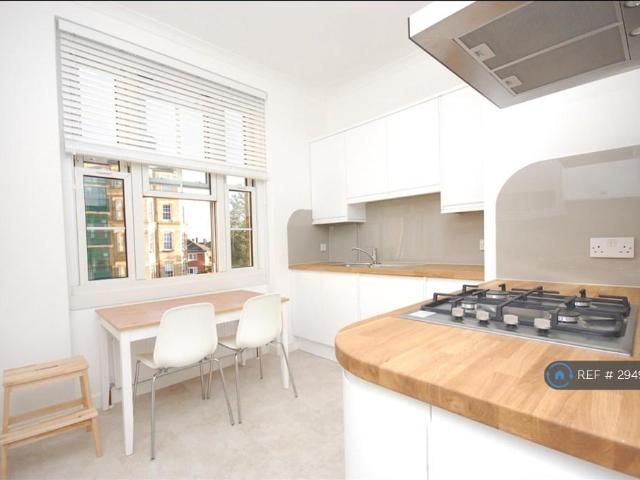 Tooley Street, London, SE1 2 bed flat to rent £2,700 pcm £623 pw