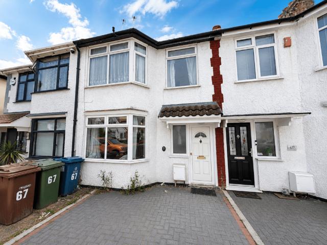Toorack Road, Harrow, HA3 3 bed terraced house to rent £2,300 pcm £531 pw