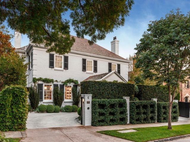 Toorak Masterpiece: Marcus Martin Design, Renovated by Stephen Akehurst