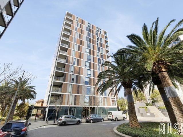 Toorak Park Luxurious Three Bedroom Apartment with Panoramic Views