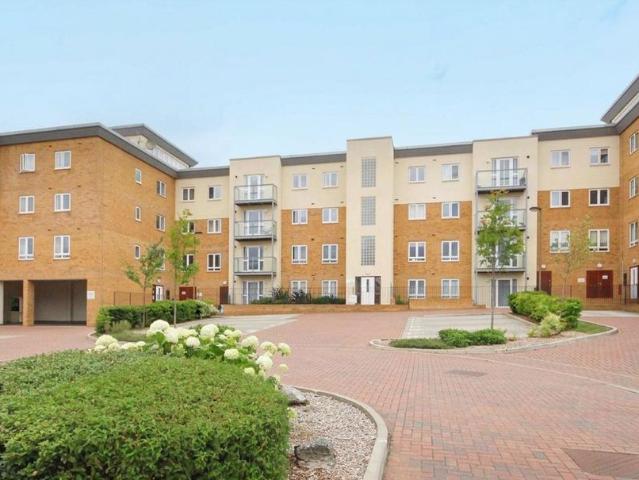 Todd Close, Borehamwood, WD6 2 bed flat to rent £1,800 pcm £415 pw