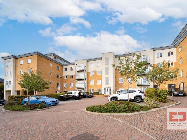 Todd Close, Borehamwood WD6, 2 bed flat to rent, £1,750 pcm | PrimeLocation