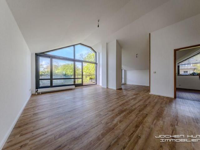 Toelleturm Herzstück: Frisch modernisierte 3 Zi. DG WHG mit 1 2 TG Stellplatz bei Bedarf