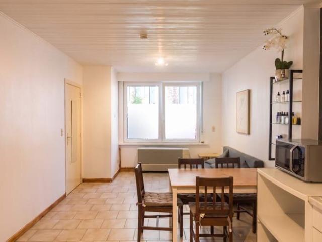 Tof gelijkvloers appartement te huur op gunstige locatie in