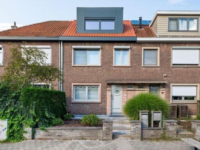 Toffe woning nabij het centrum van Schoten!