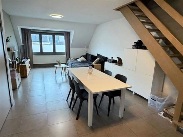 Toffe duplex met terras en staanplaats